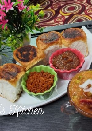 A picture of Beet Pav Bhaji.