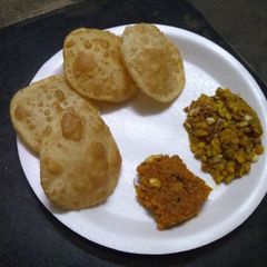 Luchi cholar daal A picture of Luchi cholar daal.