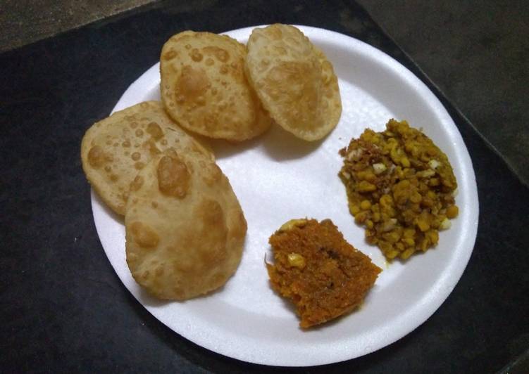 Luchi cholar daal