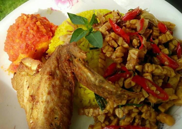 Nasi kuning ala Mrs. Manan