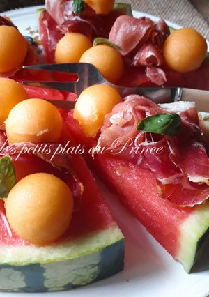 Une photo de Pizza pastèque façon melon jambon de pays
