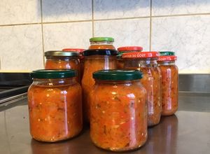 Une photo de Sauces au piments antillais carottes oignons et épices