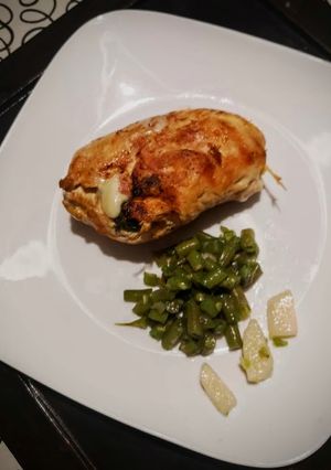 Una foto de Pechuga de pollo rellena