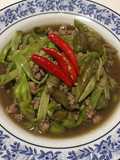 ดอกชมจันทร์หมูสับผัดน้ำมันหอยคีโต
