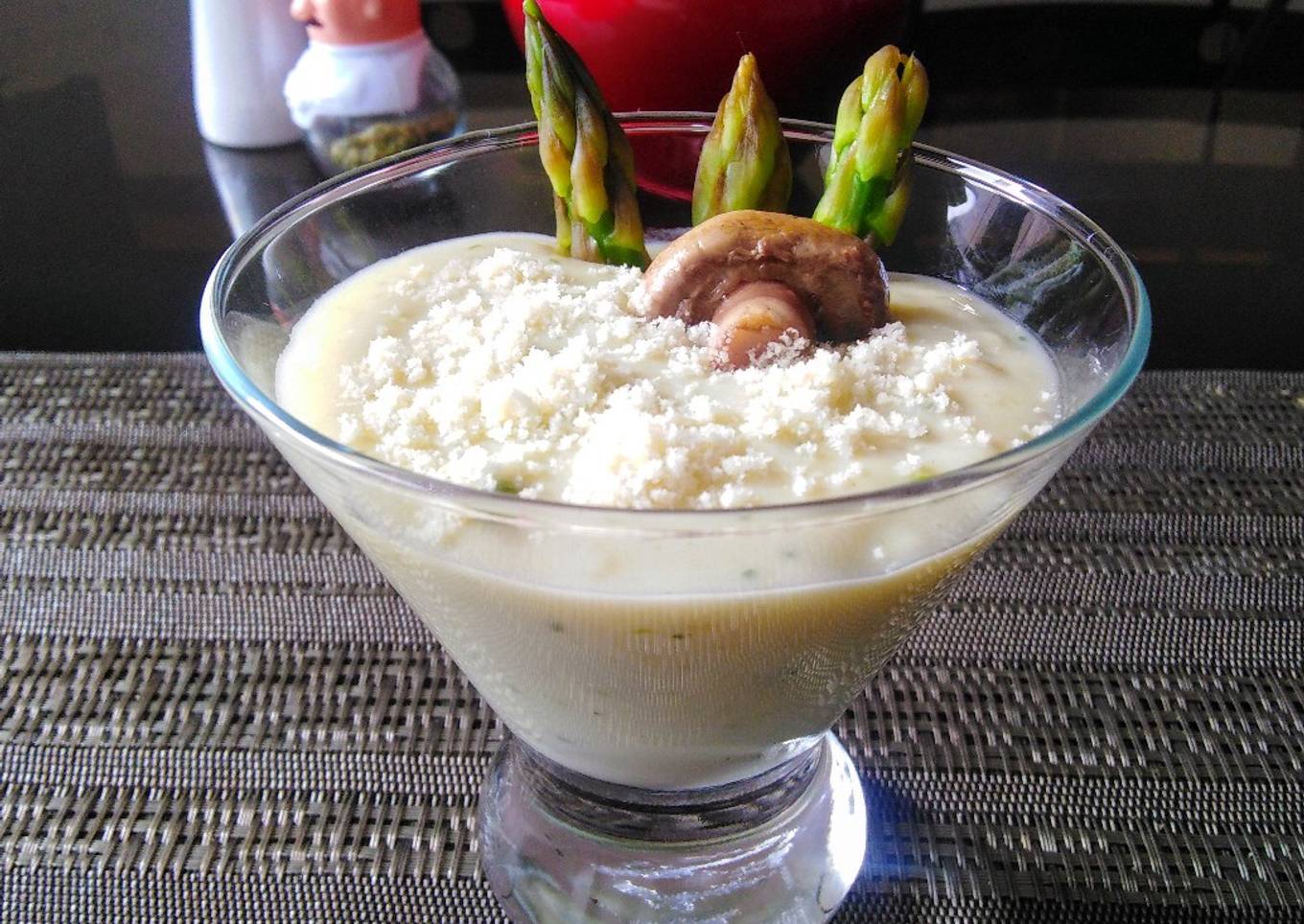 Crema de espárragos y champiñones con queso parmesano👍🇵🇪