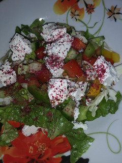 صورة لوصفة سلطة يونانية 🥗😋