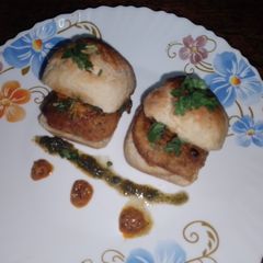 A picture of Mumbai vada pav.