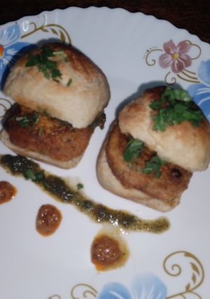 A picture of Mumbai vada pav.