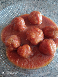 Una foto de Albóndigas con tomate
