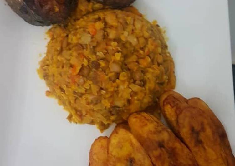 Porridge beans and fried plantain with fish