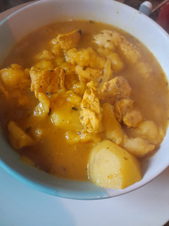Una foto de Sopa -Gaisburger Marsh a la uruguaya- (con carne de pollo)