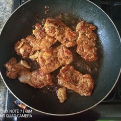 A picture of Chicken for filling and topping.