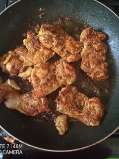 A picture of Chicken for filling and topping.