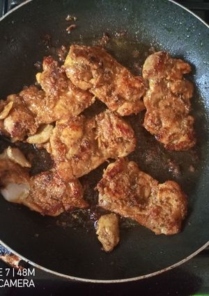 A picture of Chicken for filling and topping.