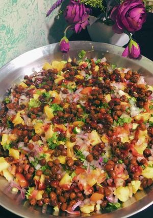 A picture of Black Chana chaat.
