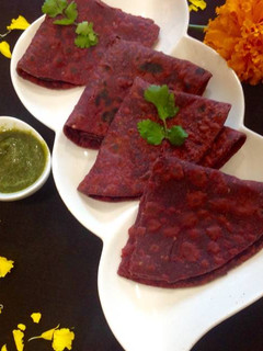 A picture of Beetroot paratha.