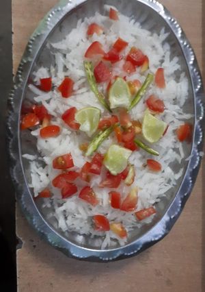मूली टमाटर सलाद (MOOLI TAMATAR SALAD RECIPE IN HINDI) रेसिपी मुख्य फोटो