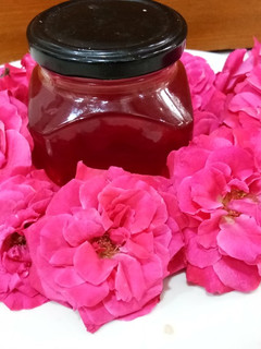 ரோஸ் வாட்டர்🌹🌹 (Rose water Recipe in Tamil) செய்முறை முக்கிய புகைப்படம்