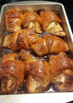 A picture of Simple Caramelized Apple croissants.