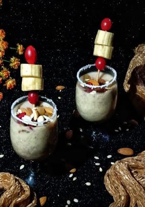 আমন্ড বনানা স্মুদি(Almond banana smoothie recipe in Bengali) রেসিপির প্রধান ছবি
