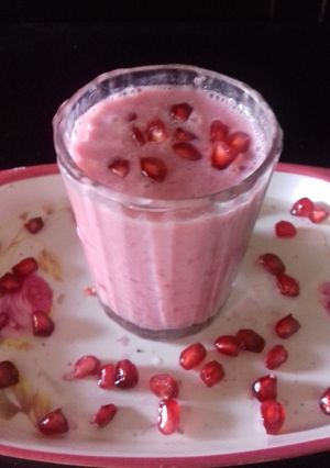 A picture of Pomegranate smoothie.