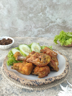 Foto resep Ayam Ungkep Bumbu Kuning Praktis