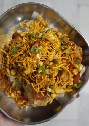 A picture of Samosa Chaat.