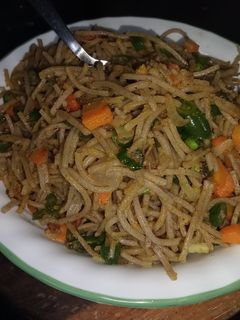 ராகி நூடுல்ஸ்(Hot and Spicy Healthy Ragi Noodles recipe in tamil) செய்முறை முக்கிய புகைப்படம்