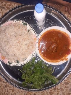 صورة لوصفة وجبة غدا رز ولحم بالعدس 😋😋