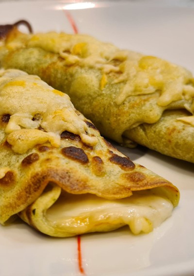 Una foto de Creps de pesto con jamón York y queso