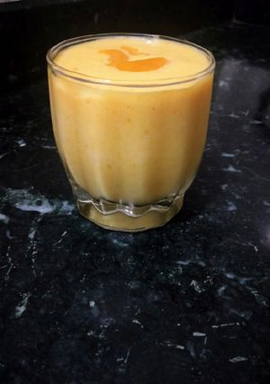 મેંગો લસ્સી (Mango Lassi Recipe In Gujarati) રેસીપી મુખ્ય ફોટો