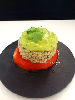 Una foto de Ensalada de trigo sarraceno y aguacate