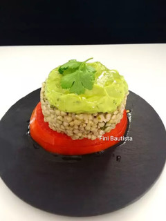 Una foto de Ensalada de trigo sarraceno y aguacate