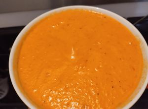 Una foto de Salsa de pimentón🍝para pastas/ carne🥩o pollo🍗salteados🌶️🧅🥕