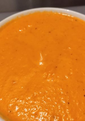 Una foto de Salsa de pimentón🍝para pastas/ carne🥩o pollo🍗salteados🌶️🧅🥕