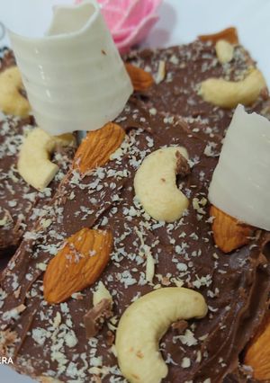 A picture of Yummy dry fruits chocolates.