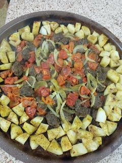 صورة لوصفة صنية لحمه كفته مع بطاطا