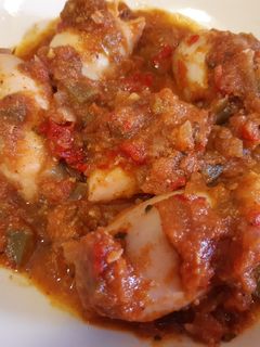Una foto de Calamarcitos rellenos en salsa