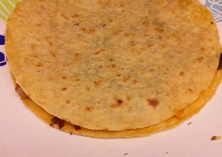 Steps to Make Quick Chicken and Bean Quesadilla