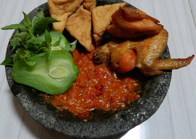 Ayam goreng sambal terasi