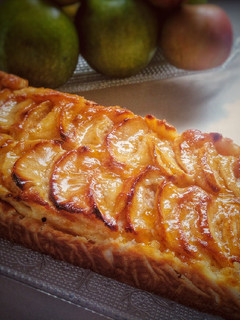 Una foto de Pastel de queso con manzana