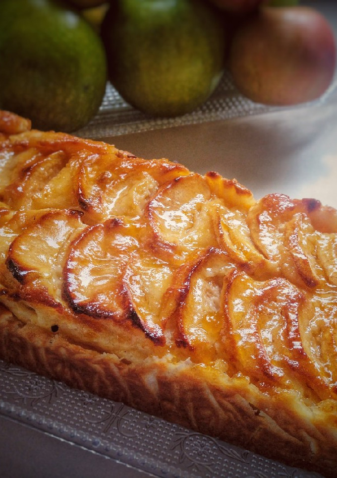 Una foto de Pastel de queso con manzana