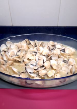 Una foto de Almejas al vermut