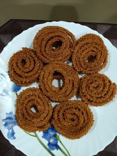भाजणीची चकली (bhajani chakali recipe in marathi) रेसिपी चे मुख्य फोटो