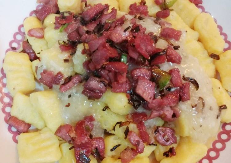 Nhoque sem glúten de abóbora e carne seca ao molho branco