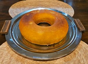Una foto de Rosca de aceite de oliva, limón amarillo y jarabe de limón
