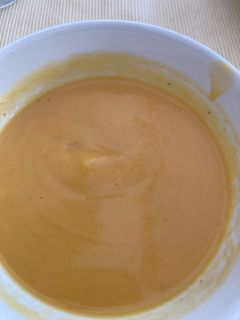 Una foto de Crema calabaza y espárragos blancos