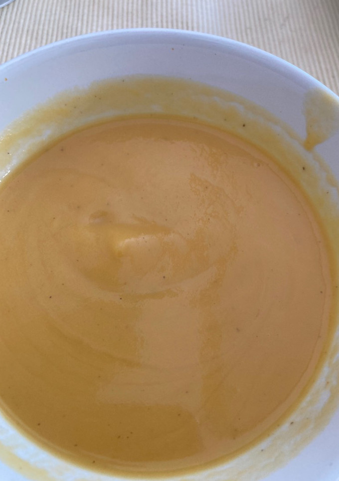 Una foto de Crema calabaza y espárragos blancos