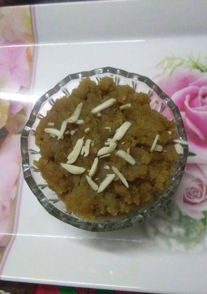 A picture of Gud atta halwa.