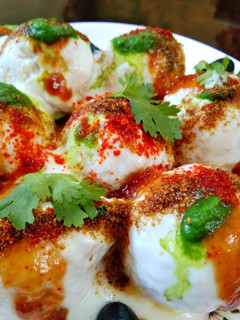 दही भल्ले (Dahi bhalle recipe in Hindi) रेसिपी मुख्य फोटो